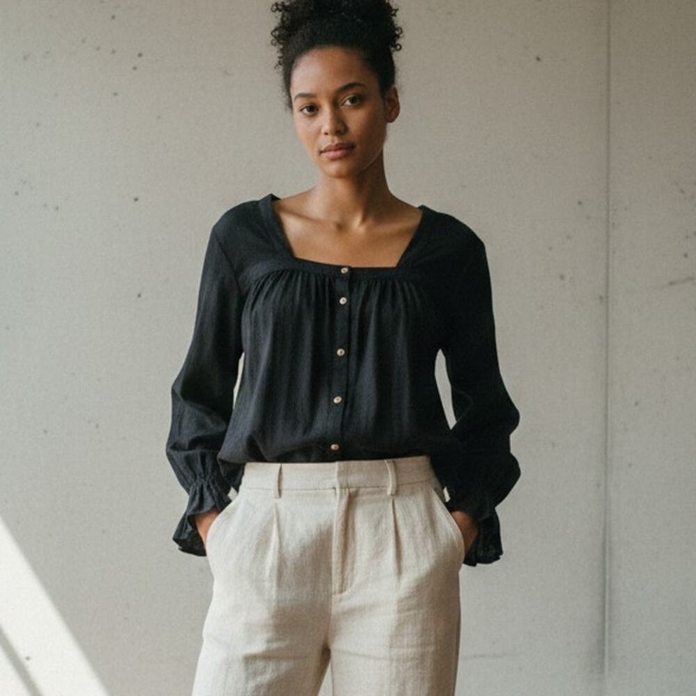 SELVA NEGRA Square Neck Blouse Ruffle cuff Black Size 2